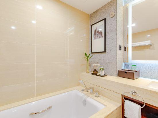 Номер Deluxe, Binhai Jinling International