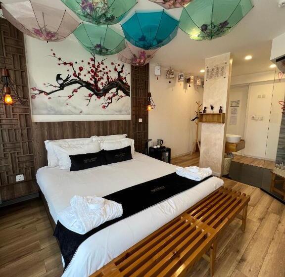 سوئیت با وان آب گرم, Nomado Boutique