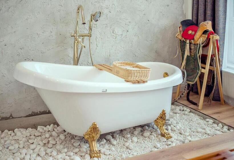 سوئیت با وان آب گرم, Nomado Boutique