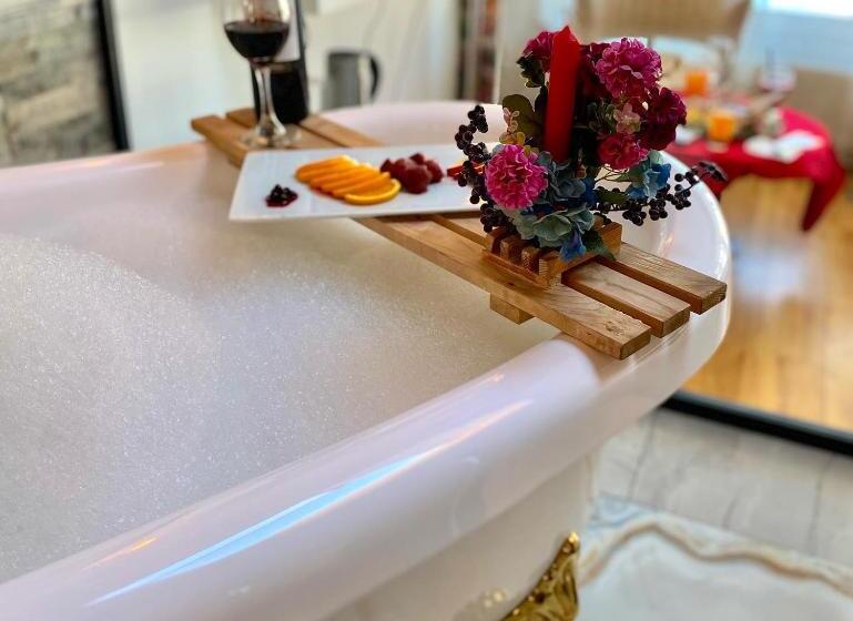 سوئیت با وان آب گرم, Nomado Boutique