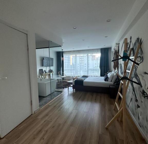 سوئیت با وان آب گرم, Nomado Boutique