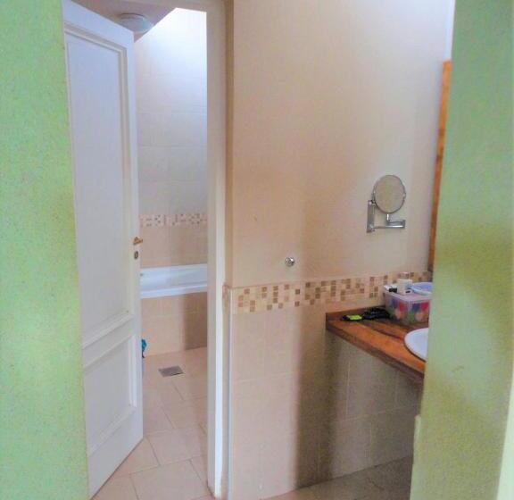 غرفة قياسية, Jazmin De Lluvia