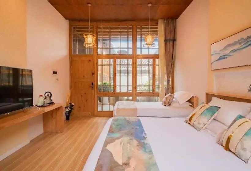 Perhesviitti, Floral Tengchong Mountain Residence