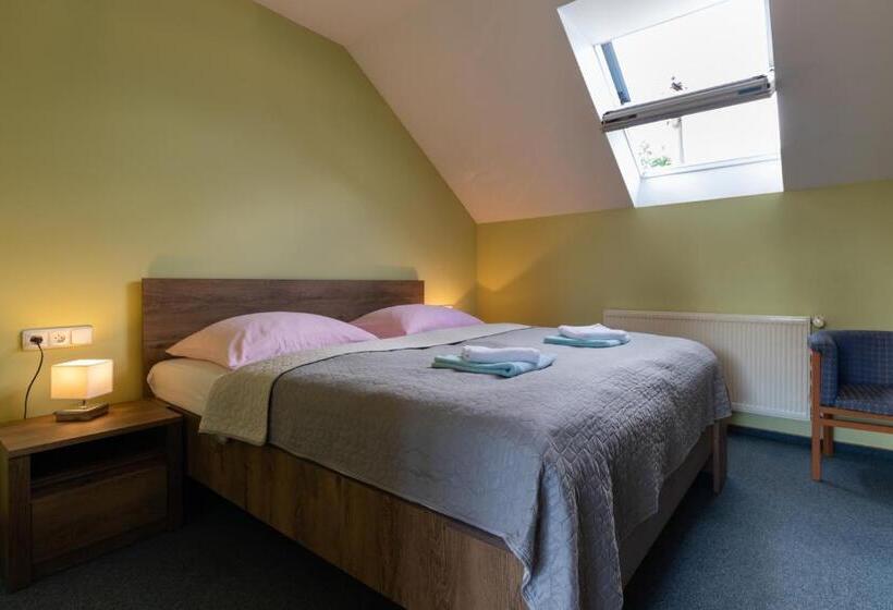 غرفة عائلية, Pension Nataliya