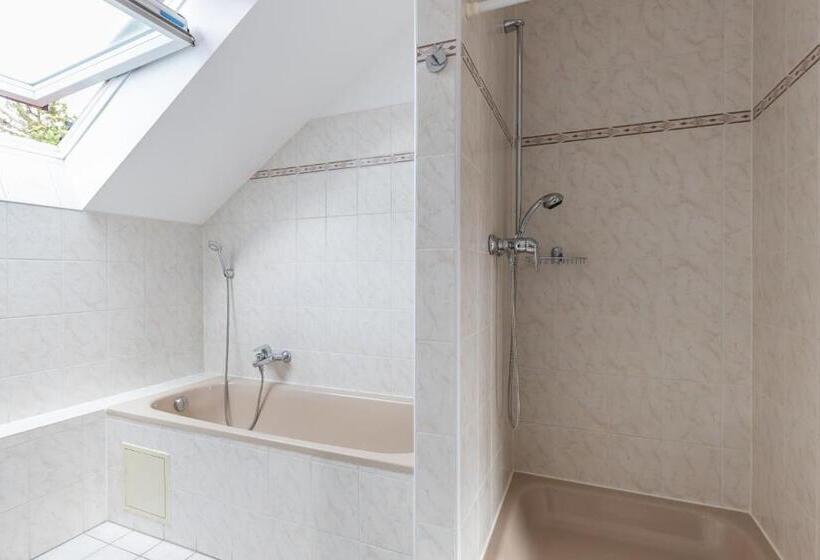 غرفة عائلية, Pension Nataliya