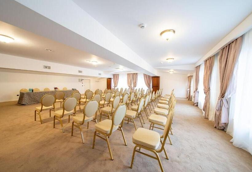 غرفة قياسية ثلاثية, Red Confort Hotel Boutique