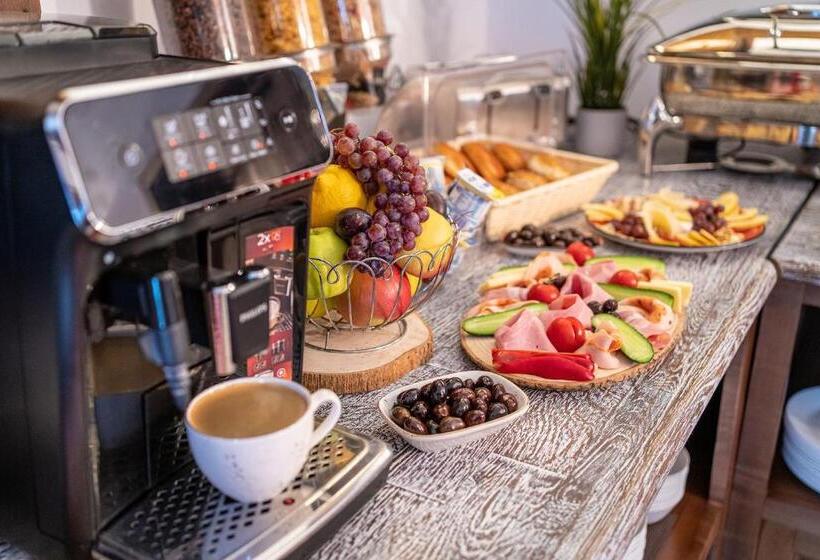 غرفة قياسية ثلاثية, Red Confort Hotel Boutique