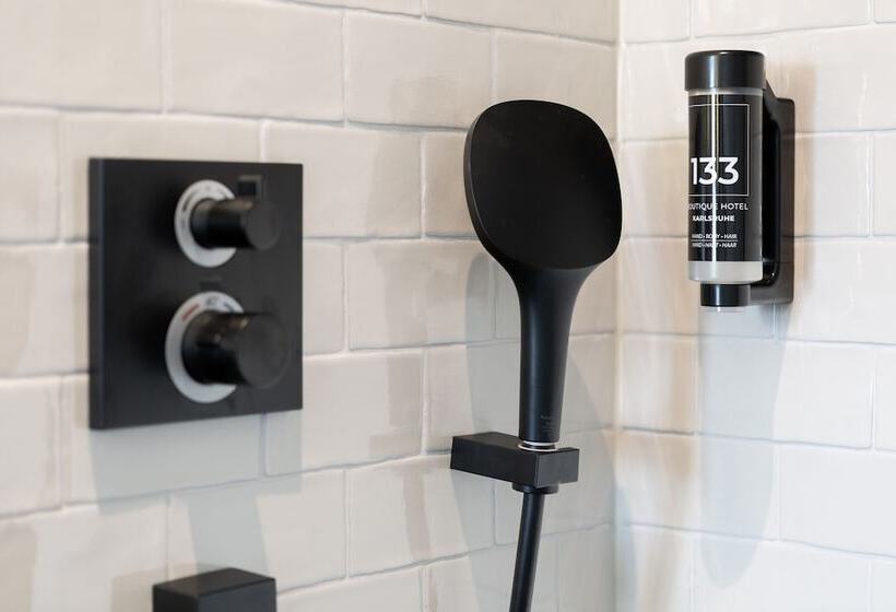 اتاق راحتی, 133 Boutique