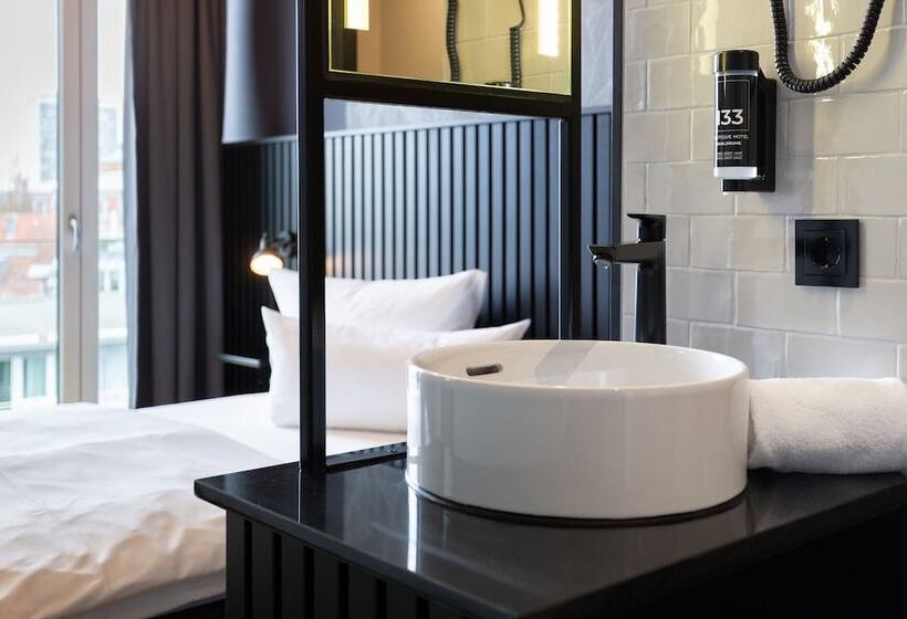 اتاق راحتی, 133 Boutique