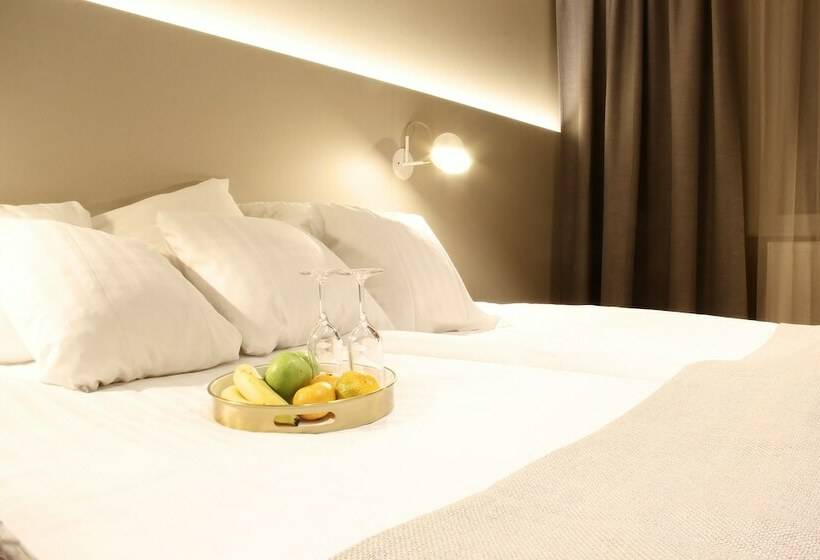 غرفة سوبيريور, Cape East