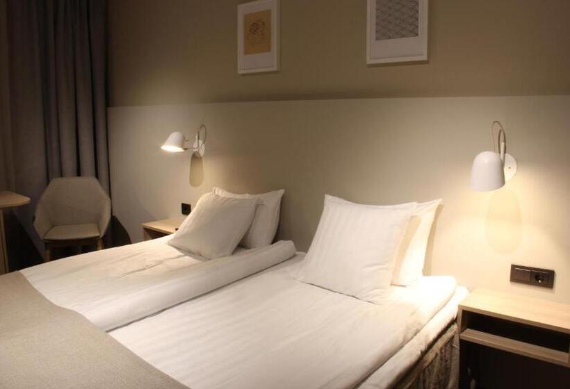 غرفة سوبيريور, Cape East