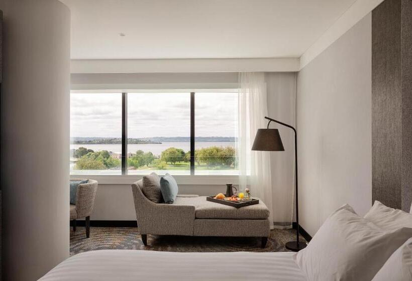 Superior room with lake view, Pullman Rotorua