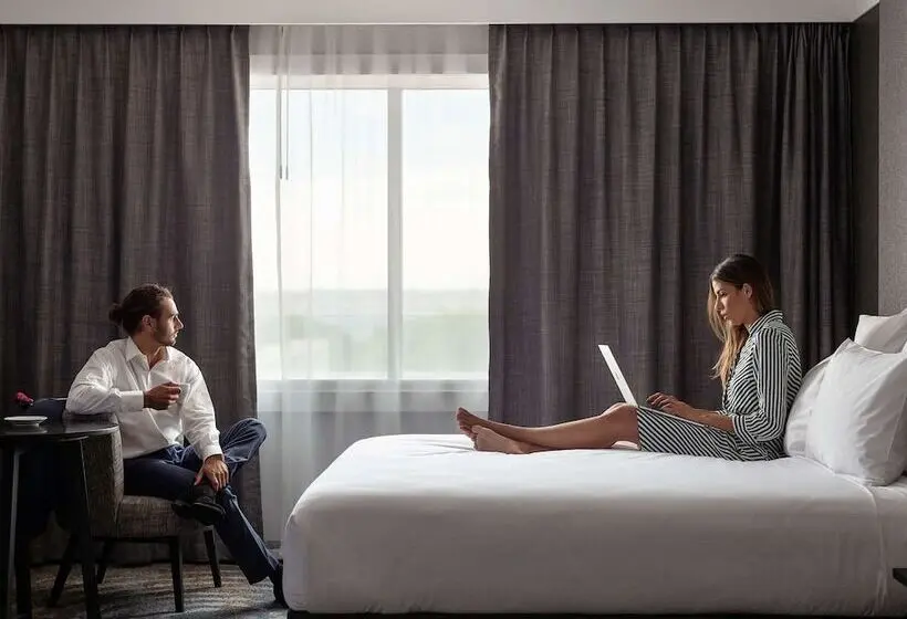 Superior room with lake view, Pullman Rotorua