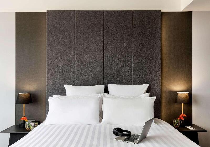 带城市景观和大床的豪华房间, Pullman Rotorua