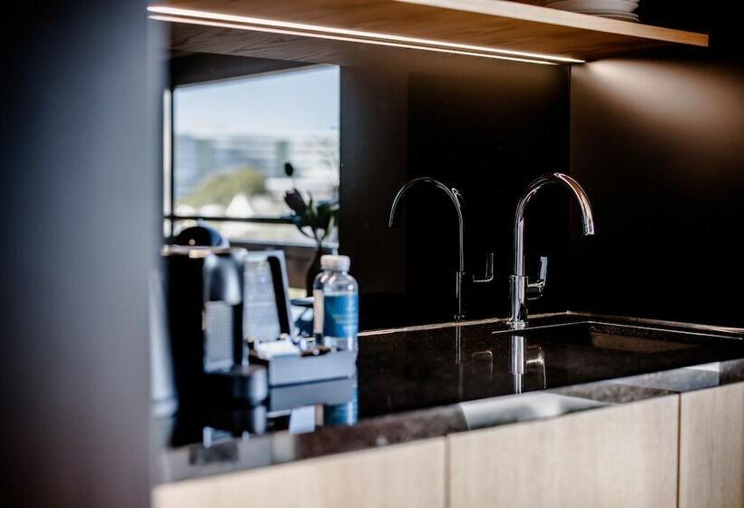 商务房间, The Flag West M