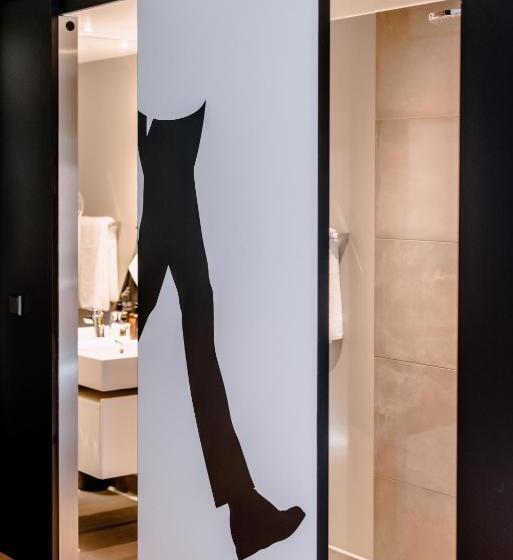 舒适一室公寓, The Flag West M