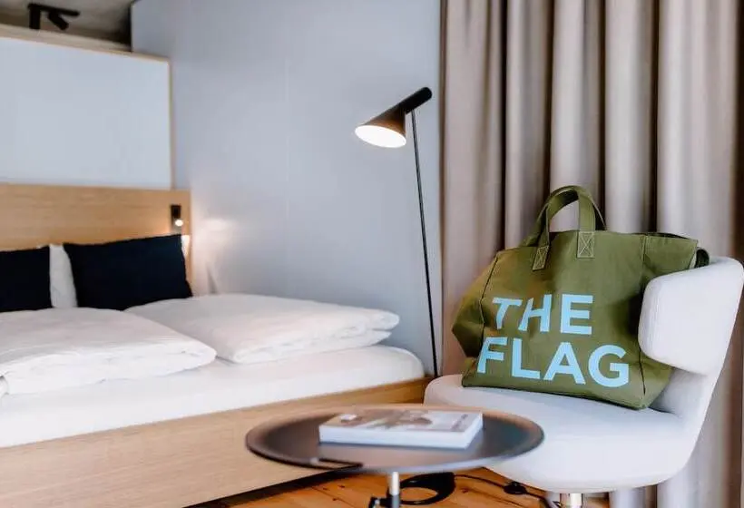 ビジネスルーム, The Flag West M