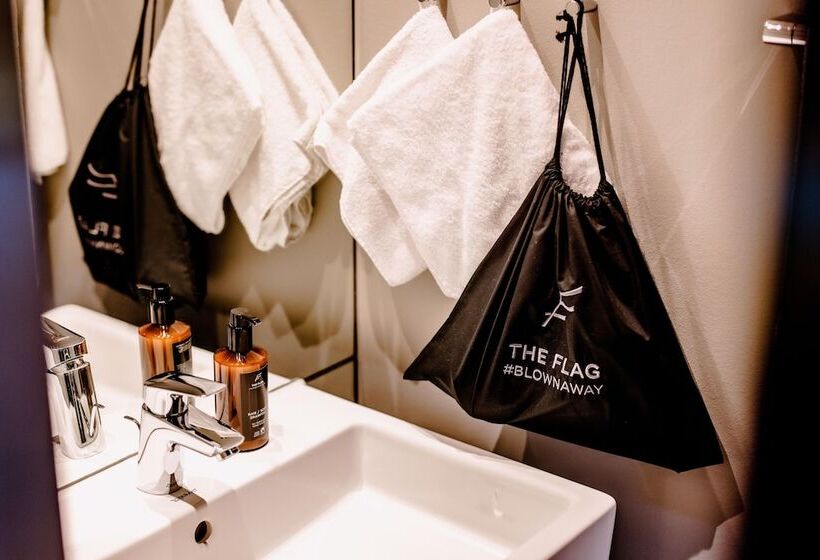 舒适一室公寓, The Flag West M