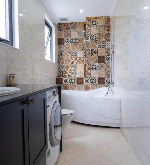 استودیوی استاندارد, N'queen Villa