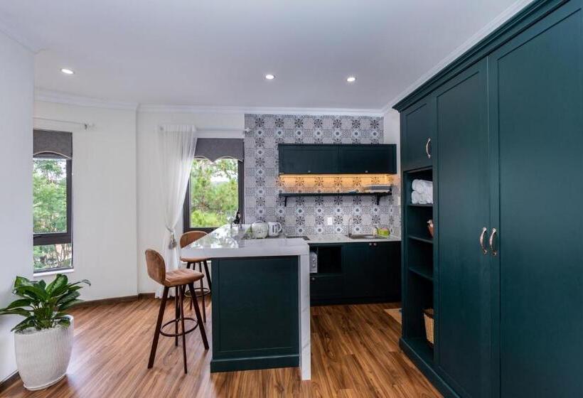 سوییت اجرایی, N'queen Villa