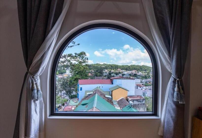 1 Bedroom Penthouse Apartment, N'queen Villa