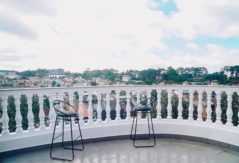 1 Bedroom Penthouse Apartment, N'queen Villa