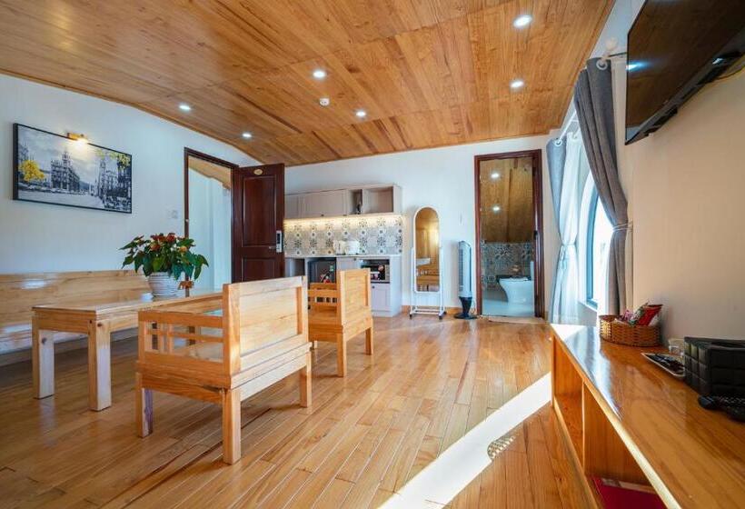 1 Bedroom Penthouse Apartment, N'queen Villa