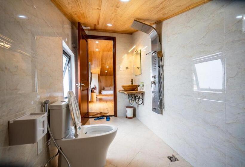 1 Bedroom Penthouse Apartment, N'queen Villa