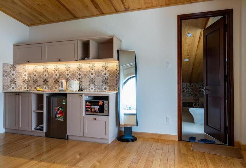 1 Bedroom Penthouse Apartment, N'queen Villa