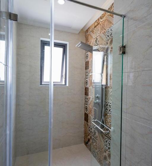 استودیو خانوادگی, N'queen Villa