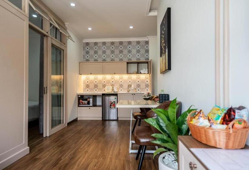 استودیو خانوادگی, N'queen Villa