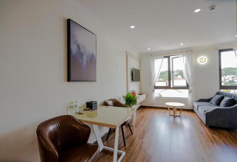 استودیو خانوادگی, N'queen Villa