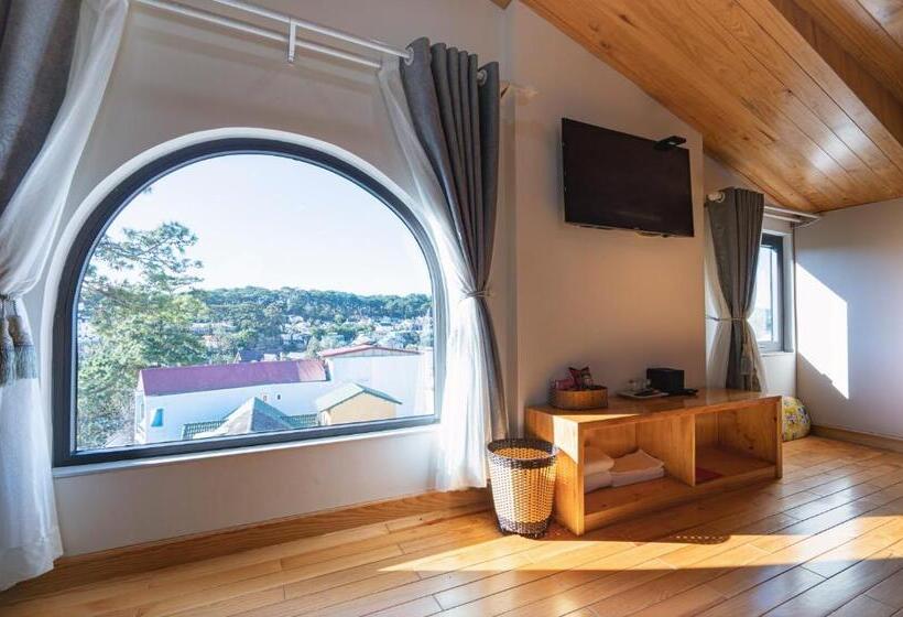 1 Bedroom Penthouse Apartment, N'queen Villa