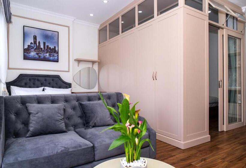 استودیو خانوادگی, N'queen Villa