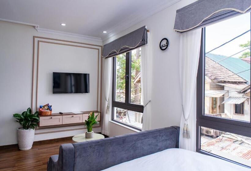 استودیو خانوادگی, N'queen Villa