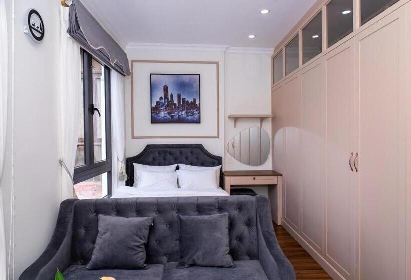 استودیو خانوادگی, N'queen Villa