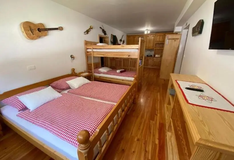 اتاق استاندارد چهار تخته, Turistična Kmetija čerček
