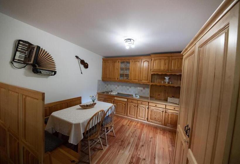 اتاق استاندارد چهار تخته, Turistična Kmetija čerček