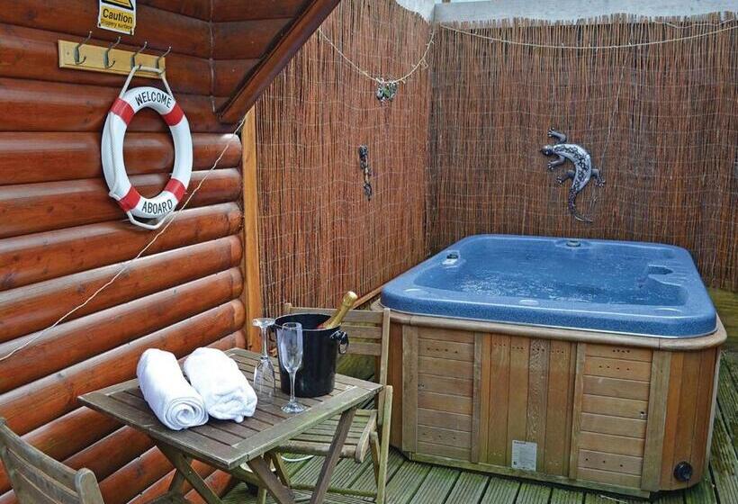 Дом 2 Спальни, Brookside Leisure Park