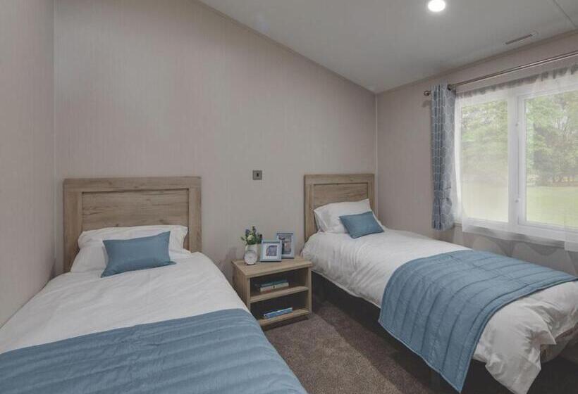 Дом 4 Спальни, Grange Leisure Park