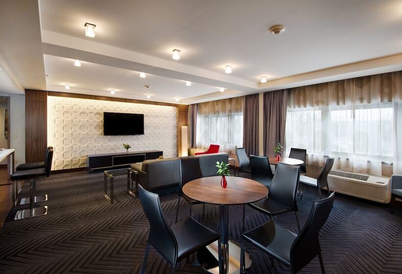Люкс, Crowne Plaza Princeton   Conference Center, An Ihg