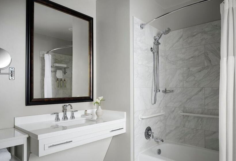 장애인을 위한 스위트, Marriott Vacation Club® At Custom House, Boston