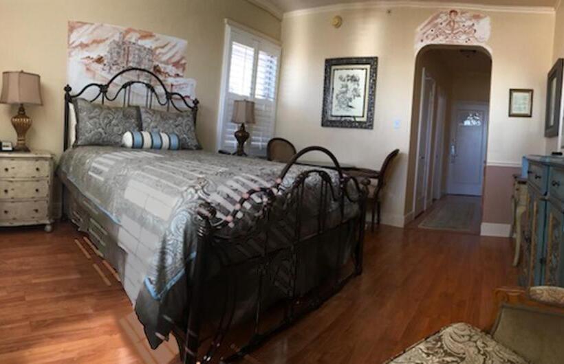 豪华房间, Mayflower