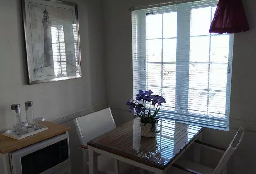 エクゼクティブワンルーム, Montauk Manor