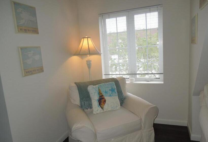 شقة غرفتين, Montauk Manor