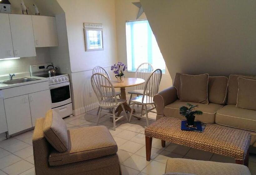 شقة غرفتين, Montauk Manor