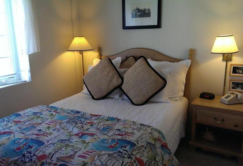 غرفة عائلية, Montauk Manor