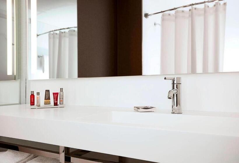 غرفة قياسية سرير كينج, New York Marriott At The Brooklyn Bridge