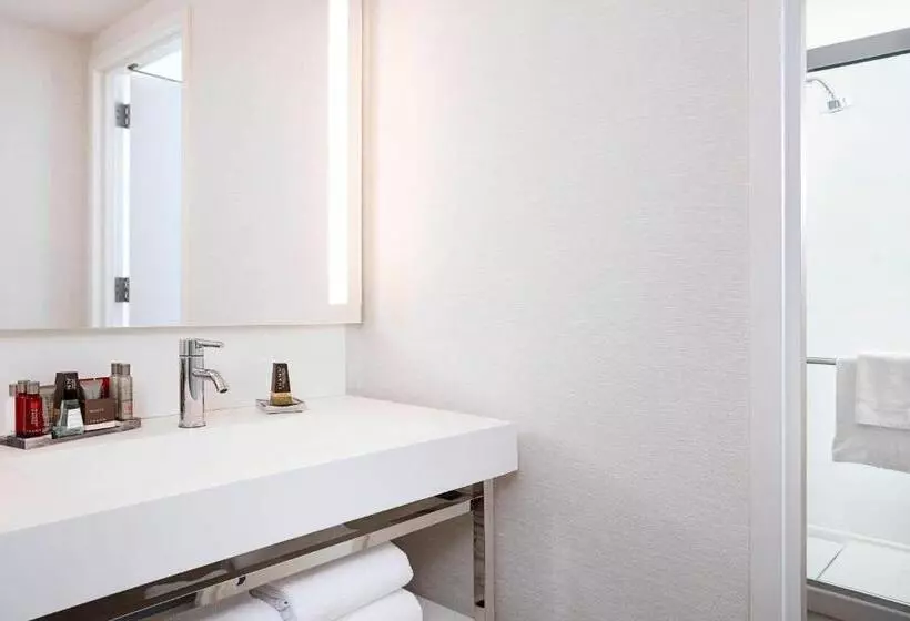 キングサイズベッドのスイートルーム, New York Marriott At The Brooklyn Bridge