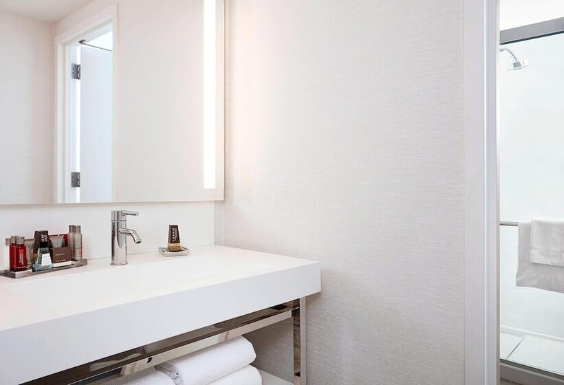 غرفة تنفيذية, New York Marriott At The Brooklyn Bridge